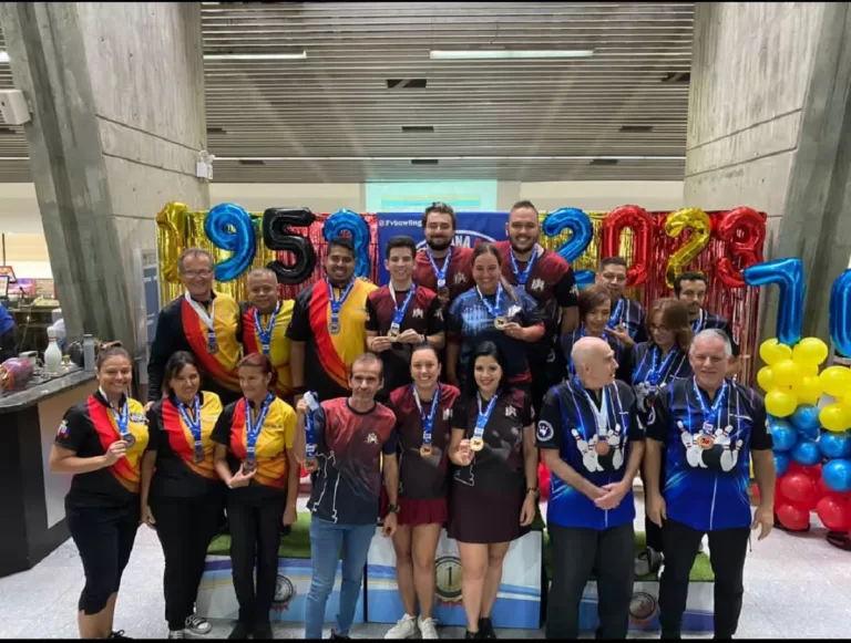 Carabobo ganó oro en sextas en el tornero aniversario de la Federación Venezolana de Bowling