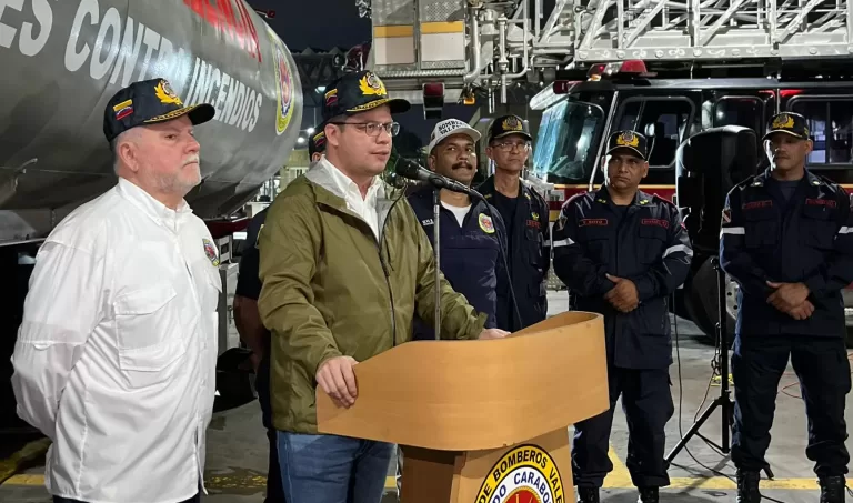 Alcalde Fuenmayor realizó dotación de equipos y parque automotor al Cuerpo de Bomberos de Valencia