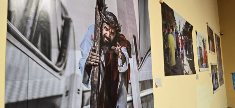 Alcaldía de Valencia inaugura exposición fotográfica “Señor me has mirado a los Ojos”