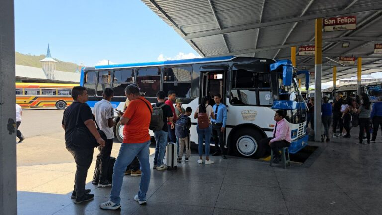 Desplegado dispositivo especial para emisión de permisos de viaje en el Big Low Center