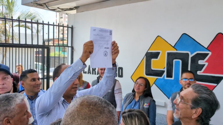 César Oviol inscribió su Candidatura a la Gobernación de Carabobo