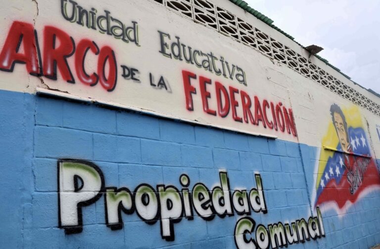 Gobernador Rafael Lacava reinauguró la “U E Arco de la Federación” adquirida por el Poder Popular