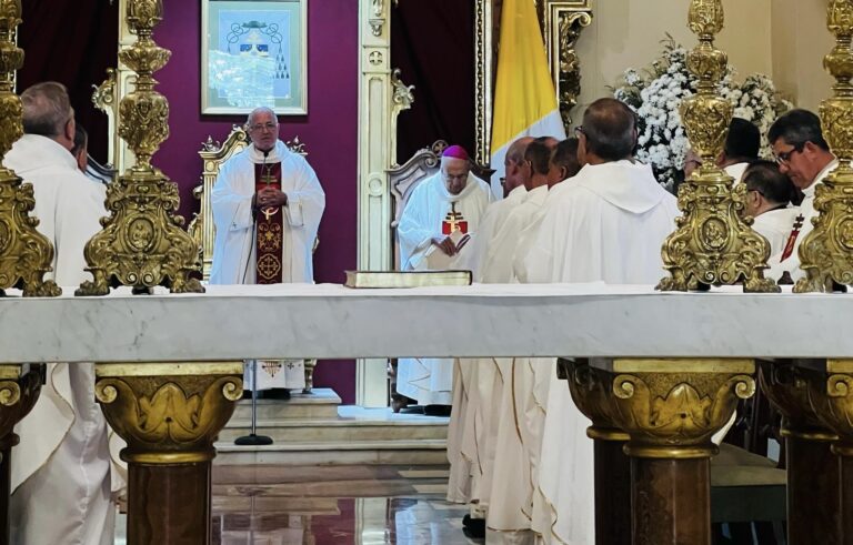Mons. Jesús González de Zárate en la Misa Crismal 2025: El Señor nos ha elegido y nos ha hecho partícipes de su Espíritu para sostener la esperanza de nuestra gente