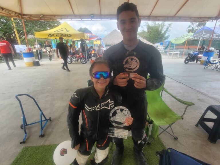 Hermanos Delgado brillaron en Segunda Válida de motovelocidad realizada en  La Limonera
