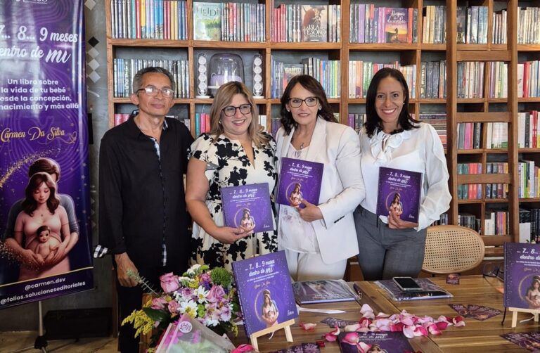 Escritora Carmen Da Silva presentó su obra “7…8…9 meses dentro de mi. La vida de tu bebé desde la concepción y más allá”