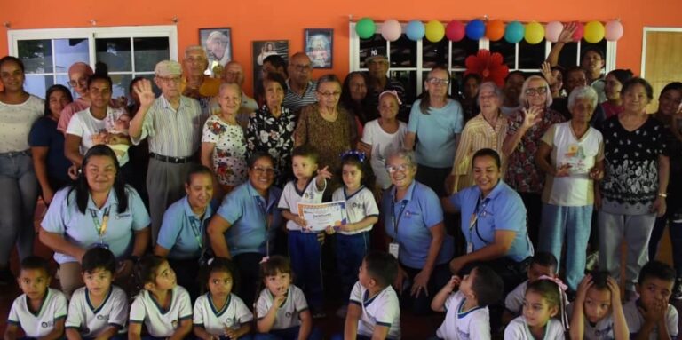 La Fundación San Diego para los Niños homenajeó a abuelos del Centro Recreacional Juan Pablo II por el Día del Adulto Mayor