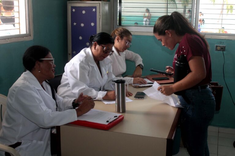 Más de 200 mujeres recibieron implantes subdérmicos a través del programa «Carabobo Te Cuida» en Los Guayos