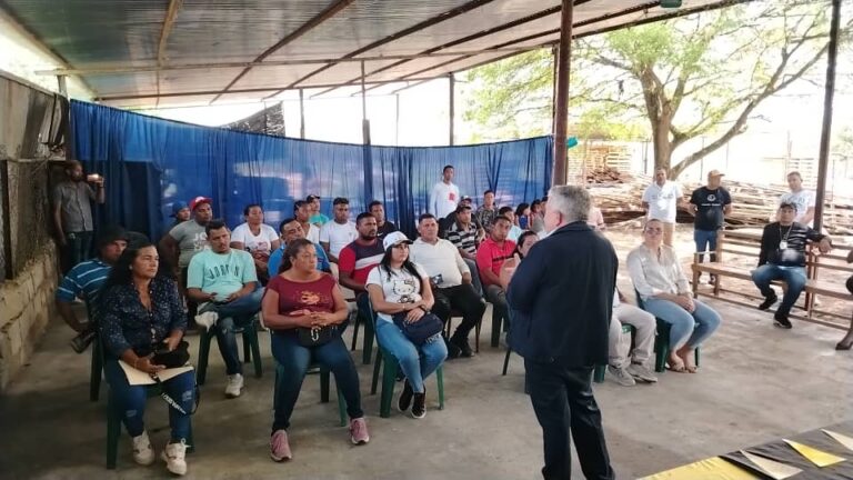Realizaron conversatorio de Derechos Humanos y ambiente a comerciantes y  emprendedores