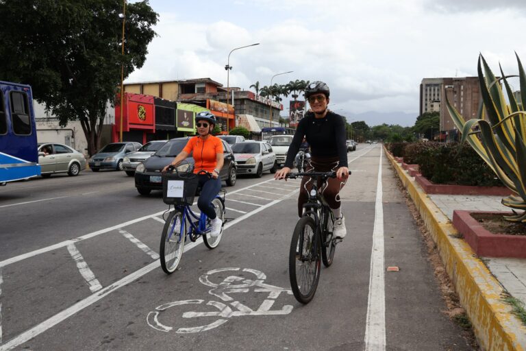 Alcaldesa de Valencia Dina Castillo anuncia la ampliación de la ciclovía de la Av. Bolívar