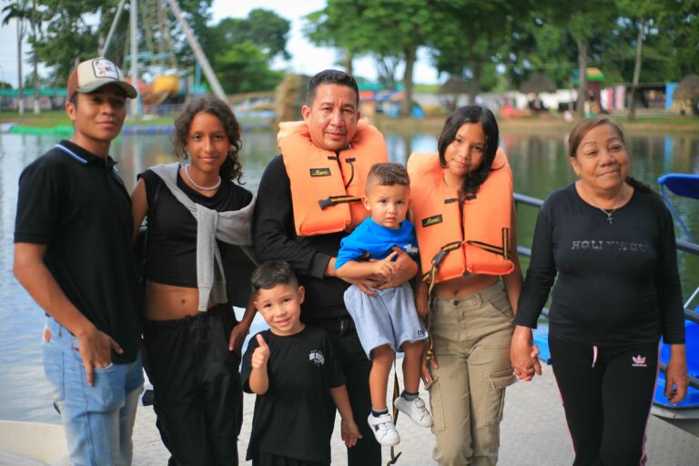 Padres carabobeños celebraron su día en el Parque Draculandia junto a sus familias