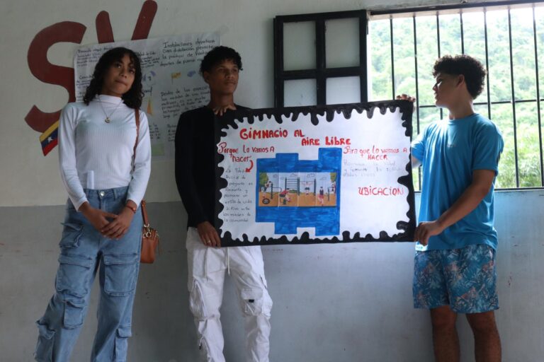 Jóvenes de la comuna Río Aguas Calientes de la parroquia Democracia postularon proyectos