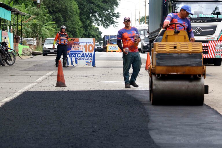 Gobernación de Carabobo refuerza seguridad vial con labores de asfaltado en la Autopista Puerto Cabello – Valencia
