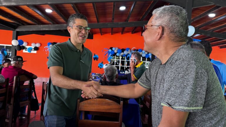 Alcalde León Jurado comparte celebración del Día del Padre con abuelos y vecinos de San Diego