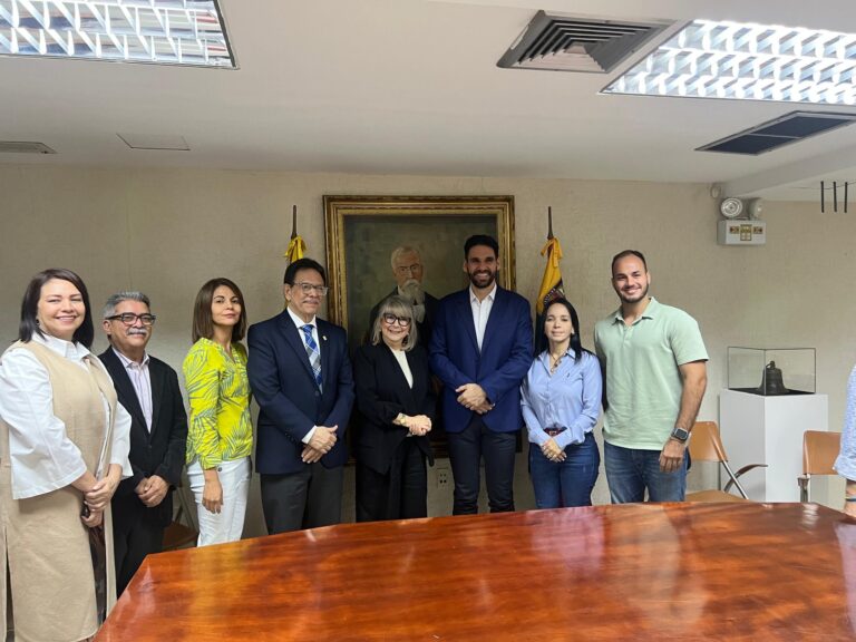 UC y Capemiac establecen convenio para desarrollar proyectos conjuntos