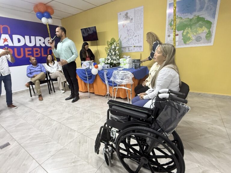 Iamamped entregó ayudas técnicas a adultos mayores en la Urb. Michelena