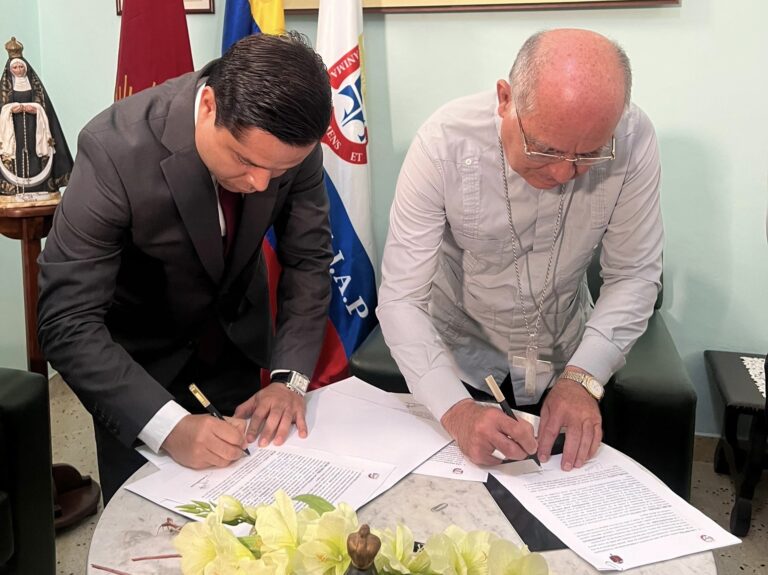 Celebrado convenio UJAP-Arquidiócesis de Valencia de cooperación institucional y creación de archivo legal