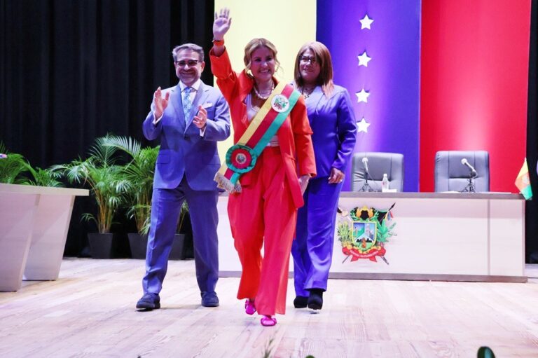 Alcaldesa Dina Castillo se compromete a impulsar gestión en un solo gobierno junto al pueblo, Lacava y Maduro