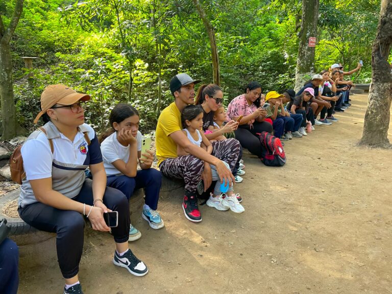 Niños de la U.E Eutimio Rivas realizan senderismo agro-turistico en el sector los Pozones del Parque Municipal Fila la Guacamaya