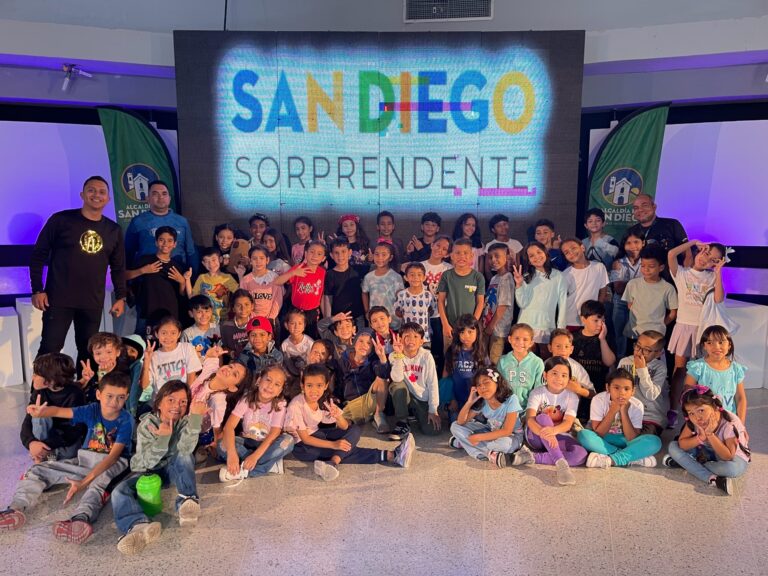 Alcaldía de San Diego despidió vacaciones escolares con un día de juegos y cine gratis para los niños