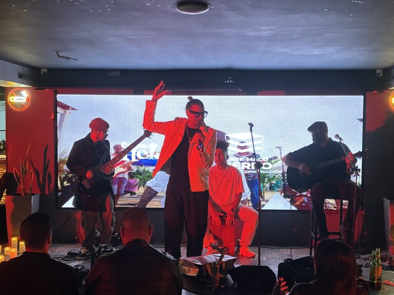 Deya cierra una etapa musical con un Live Sessions de sus tres canciones icónicas