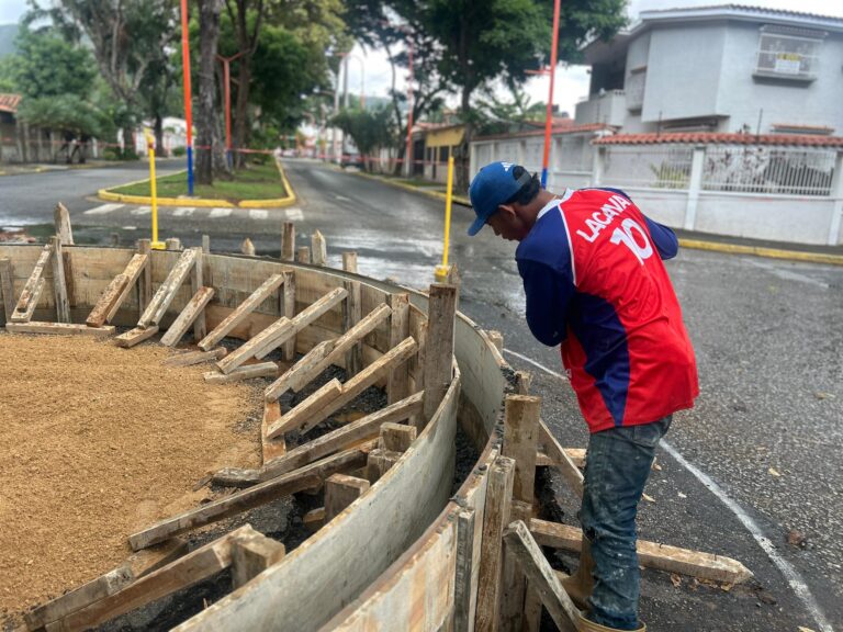 Alcaldía de Valencia ​inició construcción de redoma vehicular en Prebo
