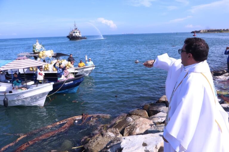 Unidos bajo la fe y devoción feligresía porteña y turistas veneraron a la excelsa Virgen del Valle