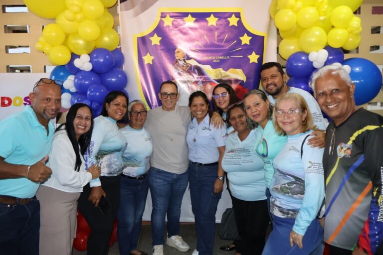 Alcalde socialista Juan Carlos Betancourt acompañó a niños y niñas en el inicio del nuevo año escolar 2025-2026