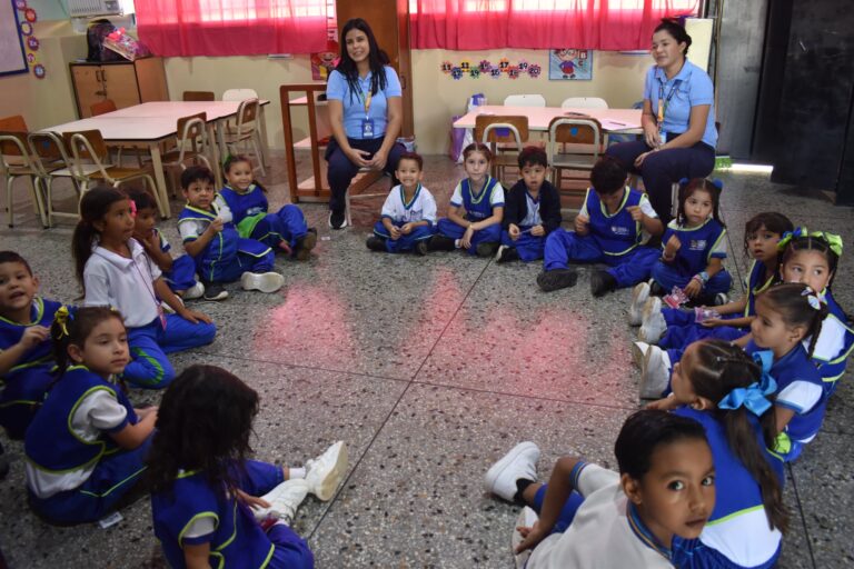 Un total de 2 mil 804 estudiantes de los CEI y el Colegio Monseñor de la alcaldía de San Diego se incorporaron a las actividades escolares