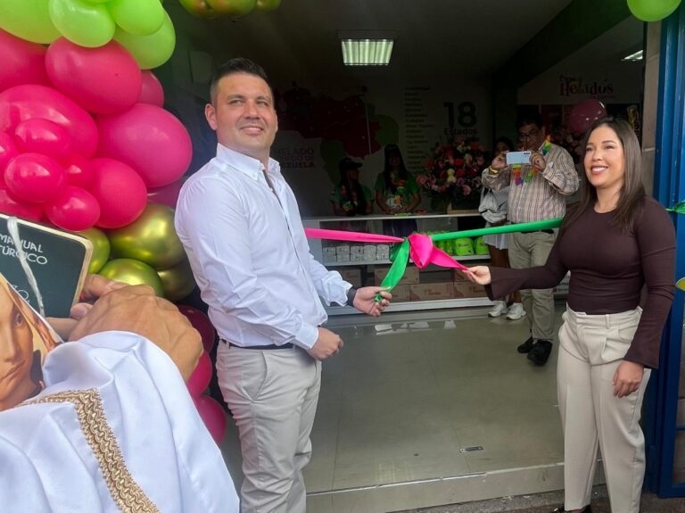 Marco Toro durante la inauguración de la tienda No. 57 de Crema Helados “Seguimos generando empleo y cumpliendo la meta de llegar a 65 franquicias este año”