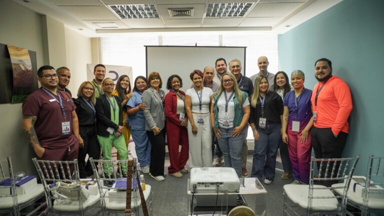 Laboratorio Quimio-vet organizó conferencia con médicos veterinarios de Valencia