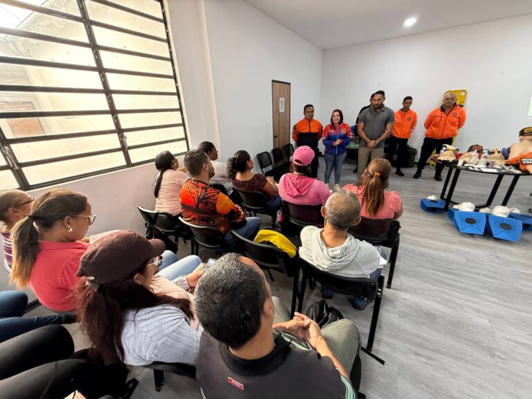 Docentes municipales de Valencia participaron en Taller de Soporte Básico de Vida