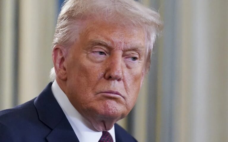 Demandan a Donald Trump por prohibir ayuda a indocumentados
