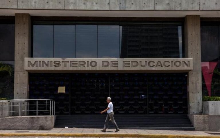 Ministerio de Educación alerta sobre venta ilegal de guías escolares no autorizadas