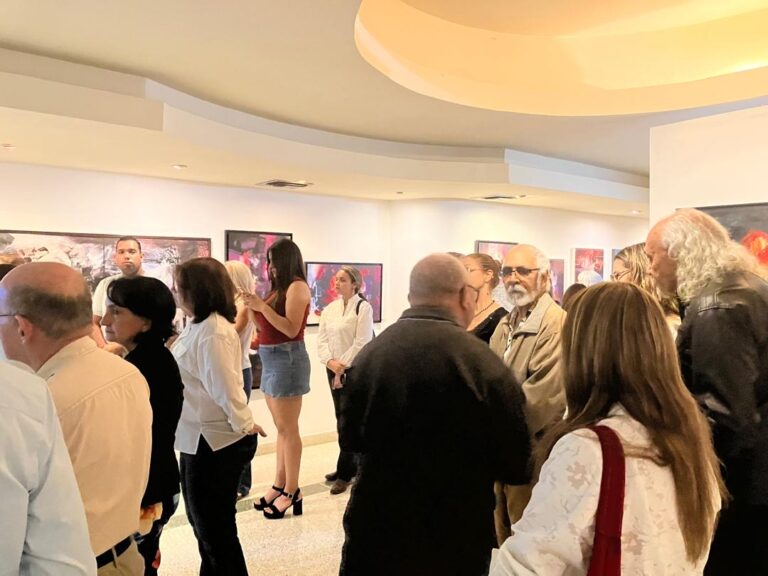 Con 28 obras fue inaugurada la exposición “Gestalt” del maestro José Coronel