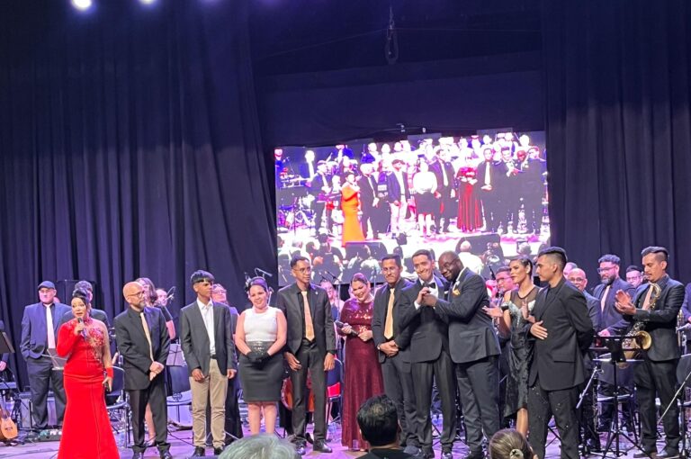 Homaneja a Sinatra cautivó al público asistente al Teatro Celis Pérez