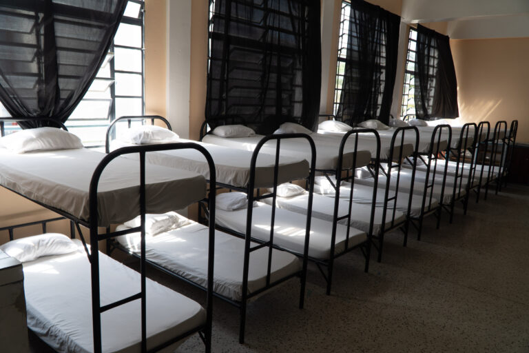 Hesperia Valencia recuperó dormitorios para medio centenar de niños de Casa Hogar Don Bosco