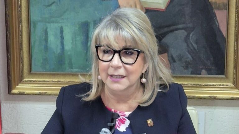 Rectora Jessy Divo de Romero garantizó actos de grado