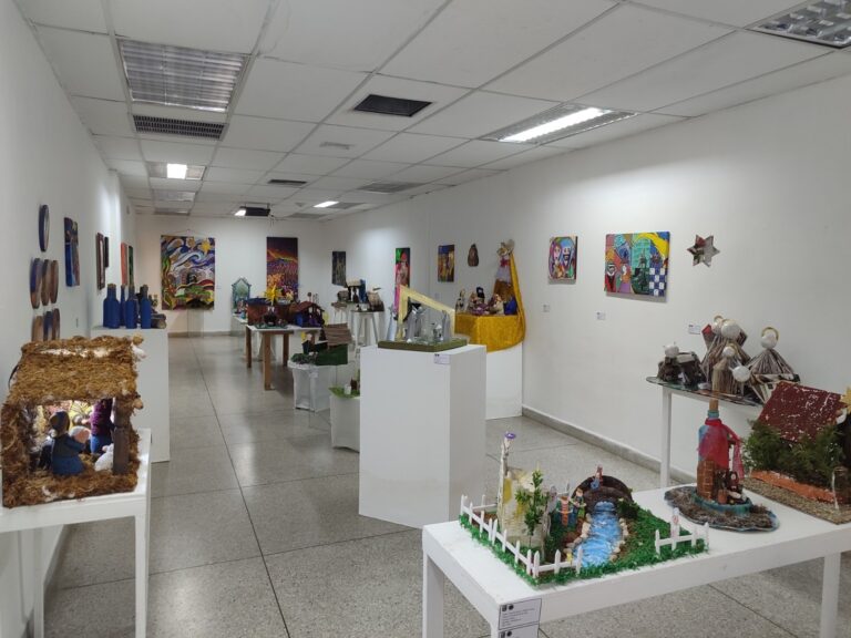 Con 40 piezas será inaugurado Salón de Nacimientos UC 2025