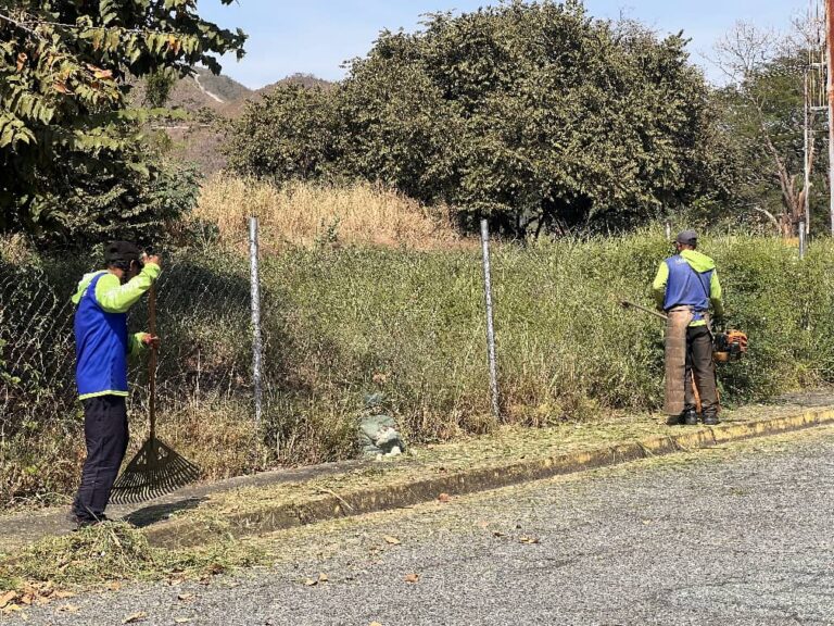 Alcaldía de San Diego despliega jornada de limpieza y desmalezado en distintos sectores del municipio