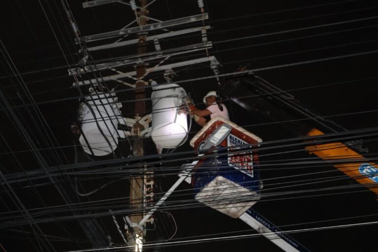 Alcaldía de Puerto Cabello instaló dos transformadores eléctricos de 75 Kva en la calle Ayacucho  del centro