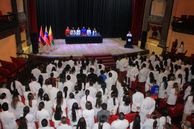 Más de 400 médicos recibieron certificados de aprobación del Curso Introductorio en cumplimiento del artículo 8 de la LEM