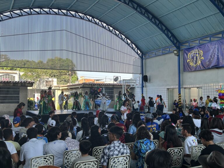 U.E Colegio Santa Rosa eligió a sus embajadoras y realizó desfile de carnaval