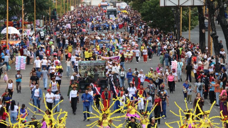 Éxito total desfile inaugural de Carnavales «Valencia Te Quiero 2026» en Av. Bolívar