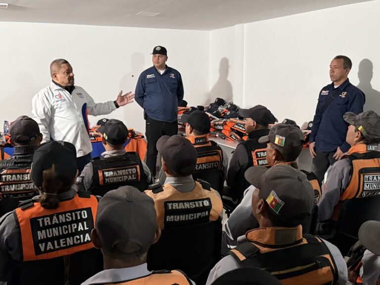 Alcaldía de Valencia dota de uniformes a inspectores del IAMTT y activa pruebas antidopaje para transportistas