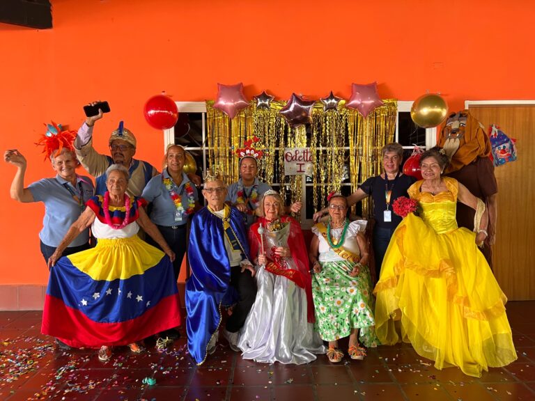 Alcaldía de San Diego festejó los carnavales a los adultos mayores del Centro Recreacional Juan Pablo II