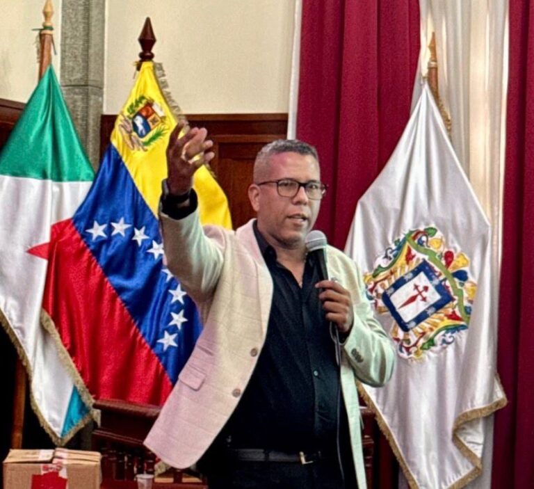 Presidente del Colegio de Politólogos presentó anteproyecto de Ley del Ejercicio de la profesión en Mérida