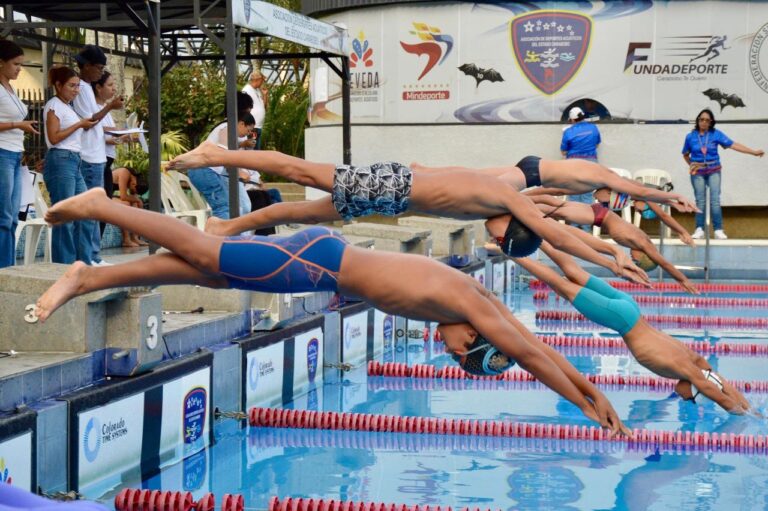 Más de 150 atletas participaron en I Estadal Invitacional Federado de Natación en Valencia