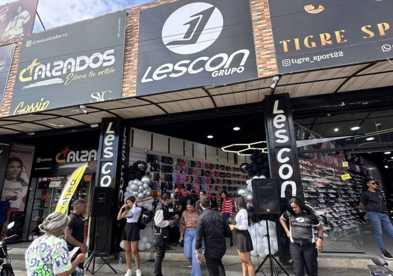 Lescon Group abre sus puertas con una amplia variedad de calzado en Valencia