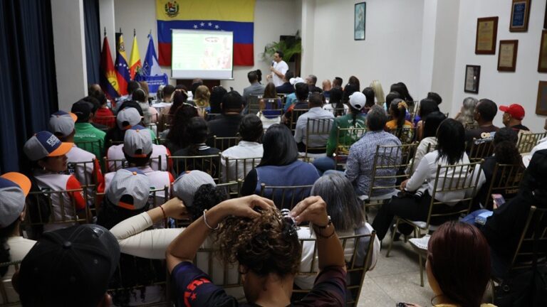Alcaldía de Valencia ofreció taller-conversatorio «El Guía de Turismo, Promotores del Destino»