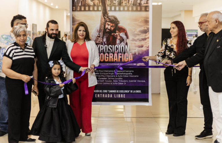 Inaugurada galería fotográfica “Señor me has mirado a los ojos” en Hesperia WTC Valencia